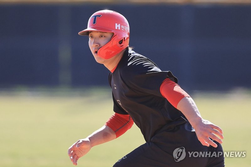 주루 훈련하는 윤도현 (출처=연합뉴스)
