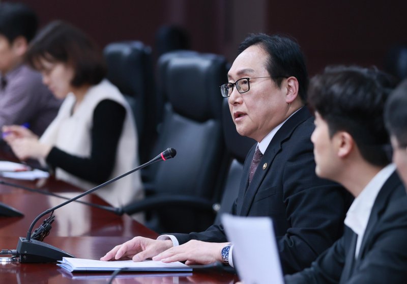 [서울=뉴시스] 정인교 산업통상자원부 통상교섭본부장이 11일 오후 서울 종로구 한국무역보험공사에서 미국 신정부 철강 알리미늄 관세 대응 업계 간담회를 주재하고 있다. (사진=산업통상자원부 제공) 2025.02.11. photo@newsis.com *재판매 및 DB 금지