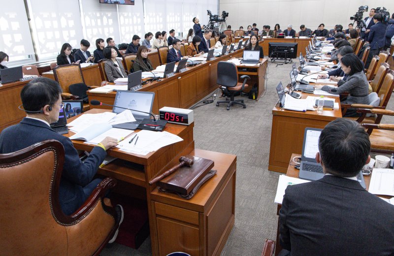 23일 오전 서울 여의도 국회에서 열린 제421회 국회(임시회) 보건복지위원회 제1차 전체회의에서 국민연금법 개정안에 대한 공청회가 진행되고 있다. 2025.1.23/뉴스1 ⓒ News1 이재명 기자
