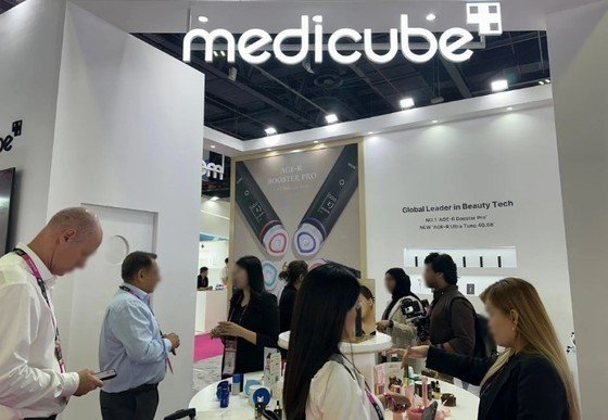 에이피알은 지난해 11월 2024 두바이 뷰티 월드’(2024 Beautyworld Middle East)에 참여해 'K-뷰티테크'를 선보였다. (에이피알 제공)