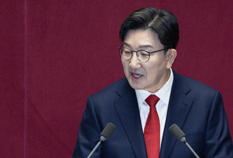 권성동 국민의힘 원내대표가 11일 오전 서울 여의도 국회 본회의장에서 '다시 한번 힘차게 전진하는 대한민국을 만들겠다'는 주제로 제422회 국회(임시회) 교섭단체 대표연설을 하고 있다. 2025.2.11/뉴스1 ⓒ News1 이재명 기자