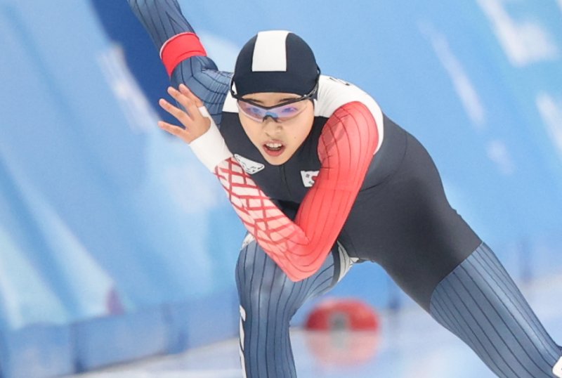 11일(현지시간) 중국 헤이룽장성 하얼빈 스피드 스케이트 오벌에서 열린 하얼빈 동계아시안게임 스피드 스케이팅 여자 1,000m에서 이나현이 역주하고 있다. 이나현은 이날 여자 1,000m에서 1분16초39를 기록, 동메달을 차지했다. 2025.2.11/뉴스1 ⓒ News1 이승배 기자