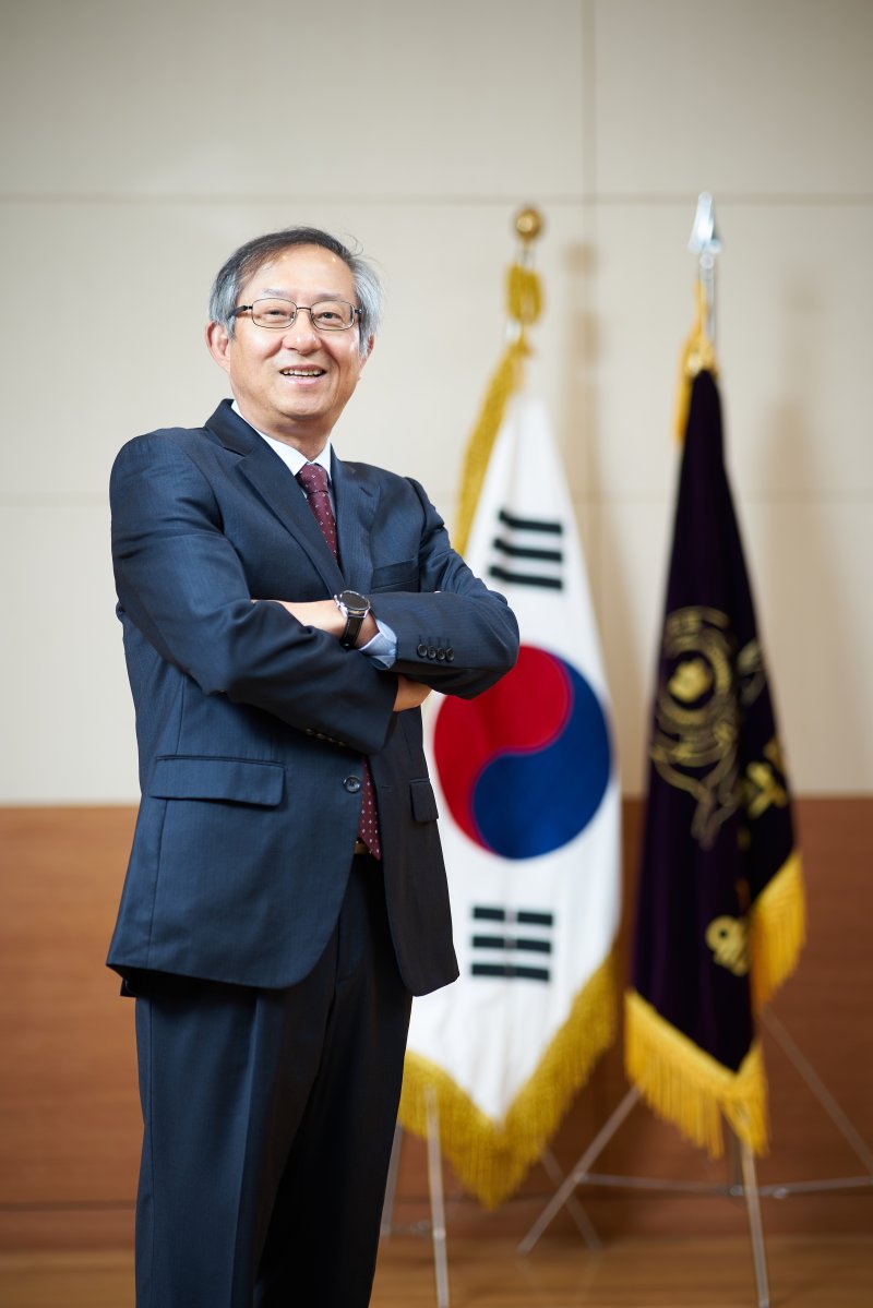 [울산=뉴시스] 구미현 기자 = 울산과학대학교 제13대 총장에 조홍래 현 총장이 연임됐다. 사진은 조홍래 총장 (울산과학대 제공) photo@newsis.com *재판매 및 DB 금지
