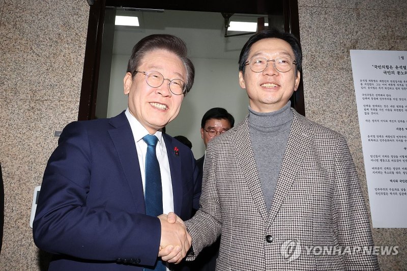 민주당 이재명 대표 찾은 김경수 전 경남도지사 (출처=연합뉴스)