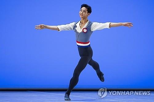 로잔발레콩쿠르 무대의 박윤재 (출처=연합뉴스)
