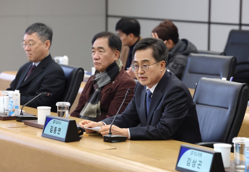 12일 오후 삼성전자 평택 캠퍼스에서 열린 반도체 산업 분야 현장 간담회에서 김동연 경기도지사가 인사말을 하고 있다.(경기도 제공. 재판매 및 DB금지)