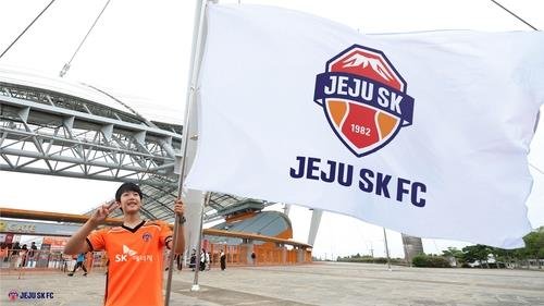 제주SK의 새 엠블럼 깃발. (출처=연합뉴스)