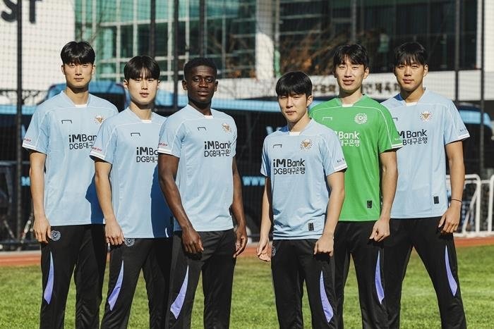 홈그로운 제도로 대구FC에 입단한 오세이(왼쪽에서 세 번째). (출처=연합뉴스)