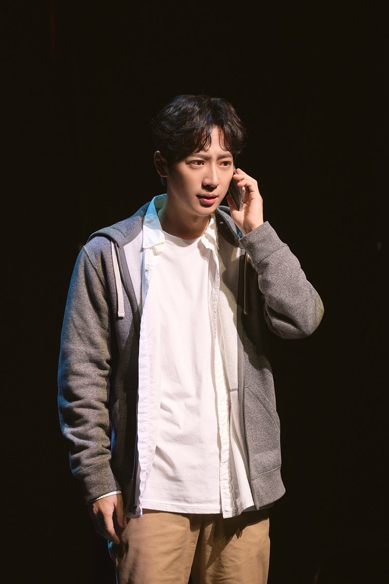 무대로 간 이상엽, 연극 '애나엑스'서 변신