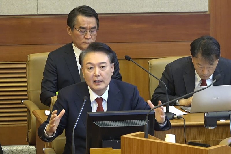 윤석열 대통령이 지난 11일 서울 종로구 헌법재판소에서 열린 윤석열 대통령이 11일 서울 종로구 헌법재판소에서 열린 자신의 탄핵심판 7차 변론에 출석해 발언하고 있다. (헌법재판소 제공. 재판매 및 DB 금지) 2025.2.11/뉴스1