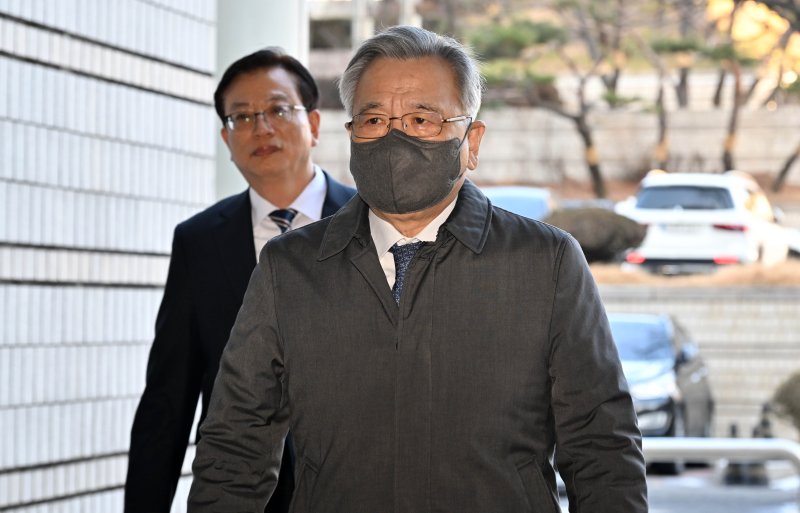 '대장동 50억 클럽' 박영수 1심 징역 7년..."비난가능성 높아"[상보]