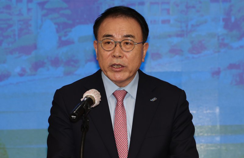 조용병 은행연합회장이 지난달 13일 오전 서울 종로구 한국금융연수원에서 열린 사외이사 양성 및 역량 강화를 위한 업무협약식에서 인사말을 하고 있다.뉴스1