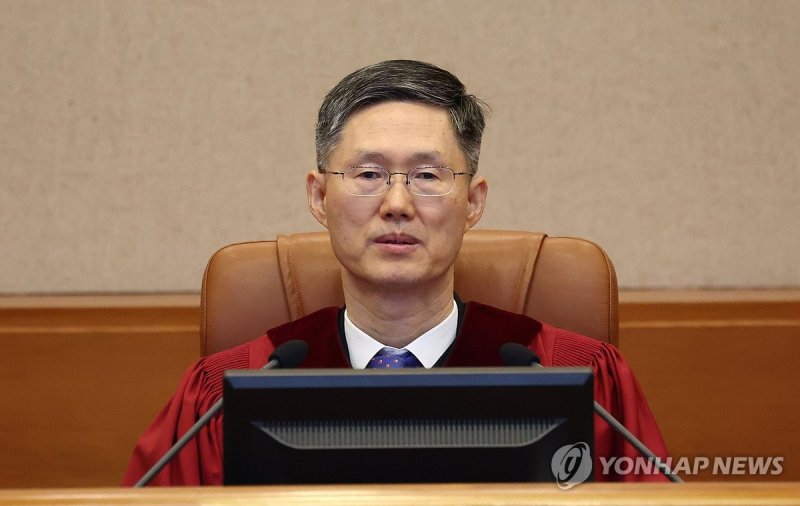 윤 대통령 8차 변론 참석한 문형배 헌재소장 권한대행 (출처=연합뉴스)