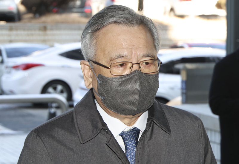 '50억 클럽' 곽상도 이어 박영수도 무죄...법조계 "용두사미 수사"