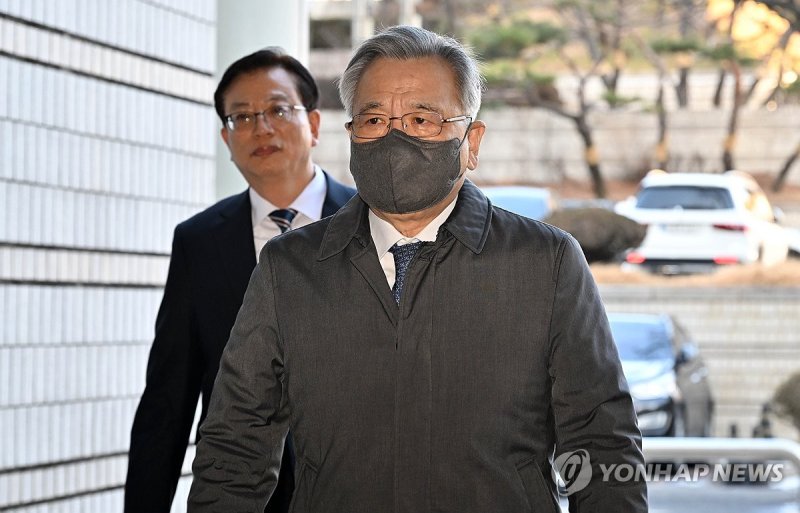 박영수 전 특별검사, '대장동 50억 클럽' 1심 선고 공판 출석 (출처=연합뉴스)