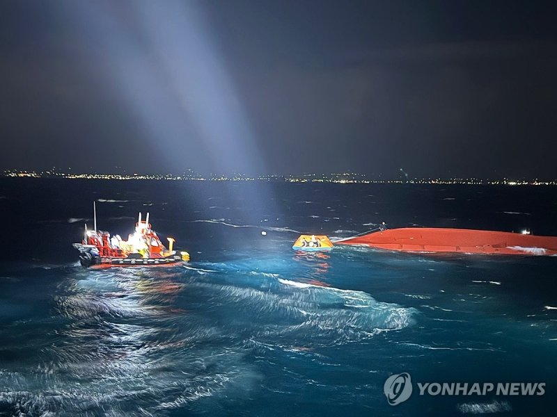 제주 해상서 어선 전복 (출처=연합뉴스)