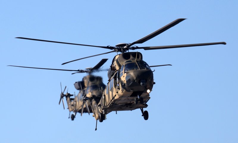 [파주=뉴시스] 김명년 기자 = 13일 오전 경기 파주시 무건리 과학화훈련장에서 육군 제1보병사단 필승대대 장병들을 태운 수리온 헬기가 공중강습을 위해 이동하고 있다. 2025.02.13. kmn@newsis.com