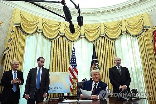 상호관세 부과 구상 발표하는 트럼프 (출처=연합뉴스)