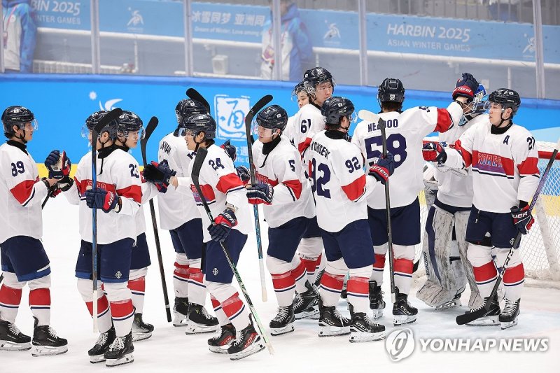 동메달 획득한 한국 남자 아이스하키 (출처=연합뉴스)