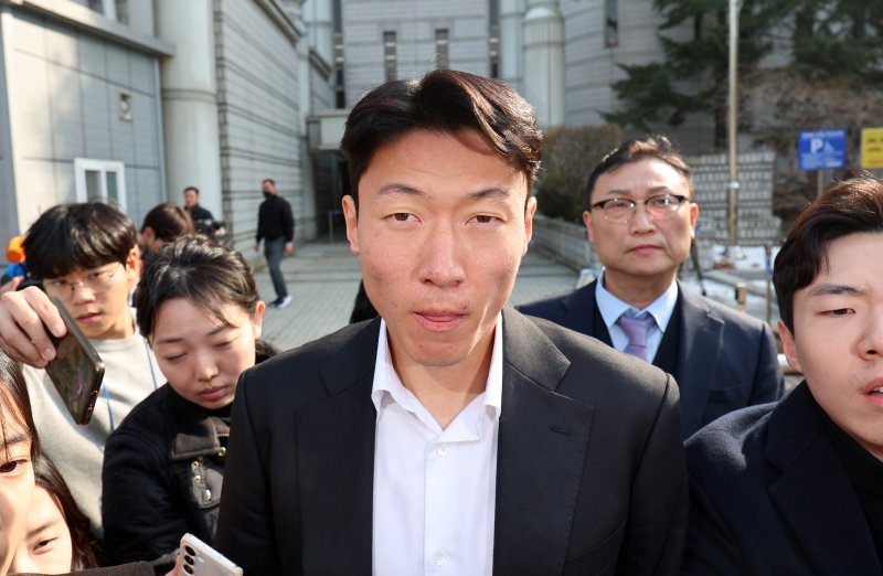 "황의조도 피해자"라는 재판부..피해자 측 "범죄자에 면죄부 준 흉측한 판결"