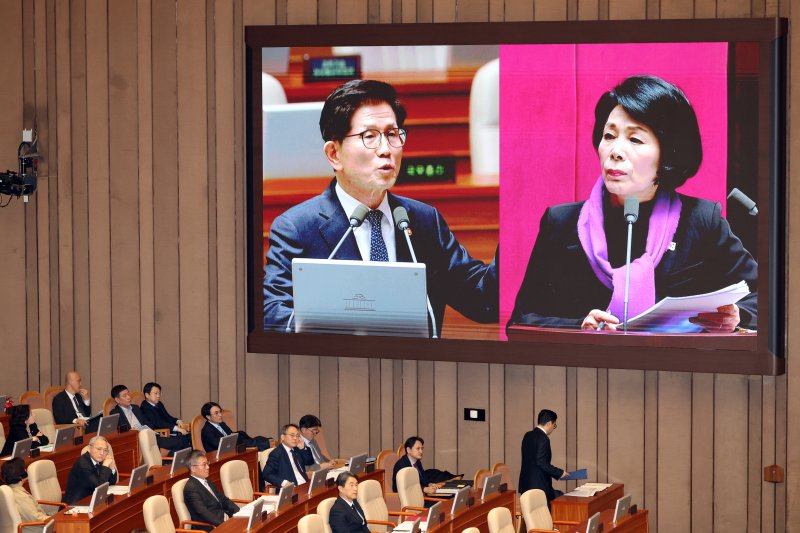 "민주당, 많이 쫄리나" vs "일제시대 김구 국적 뭔가"...김문수 놓고 여야 설전