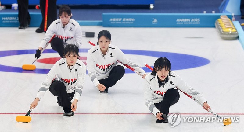여자 컬링 결승전 한중전, 경기장에 입장하는 선수들 (출처=연합뉴스)