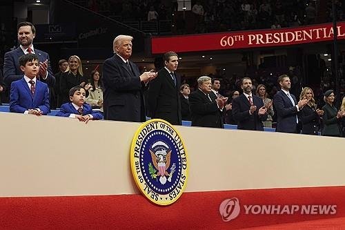 1월20일 취임식 부대행사 참석한 트럼프 일가 (출처=연합뉴스)