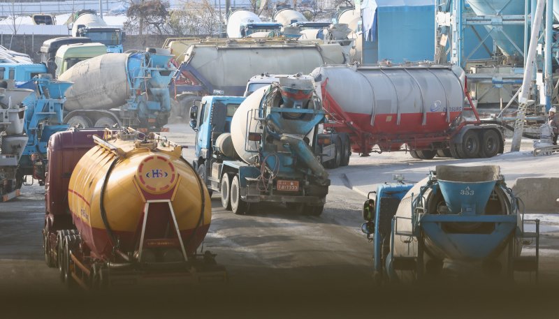 [서울=뉴시스] 김명년 기자 = 사진은 지난해 12월23일 오전 서울 시내 레미콘 공장 모습. 2024.12.23. kmn@newsis.com