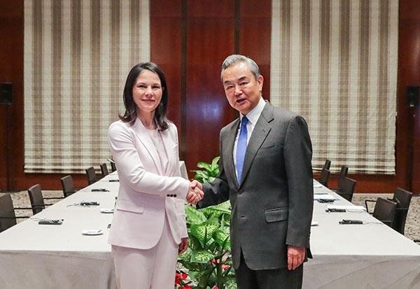 中, 유럽에 구애…왕이 "객관적이고 정확히 中 인식해 달라" (출처=연합뉴스)