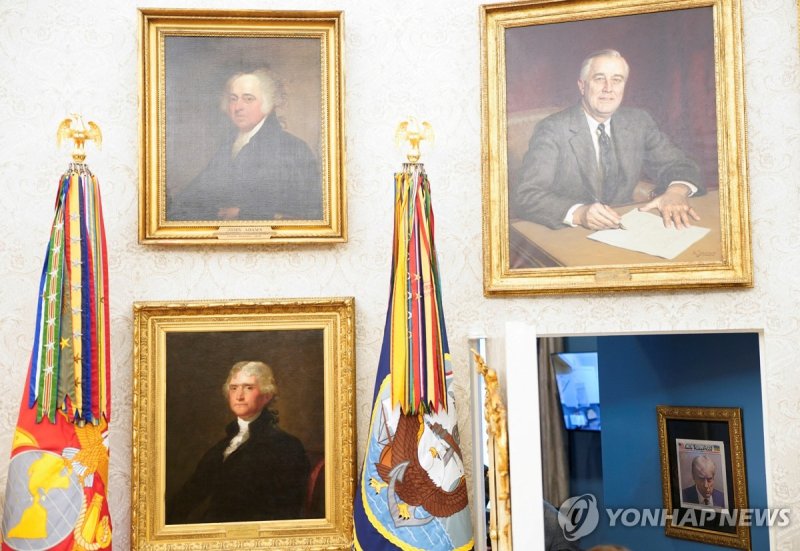 역대 미국 대통령 초상화들과 트럼프 머그샷 (출처=연합뉴스)