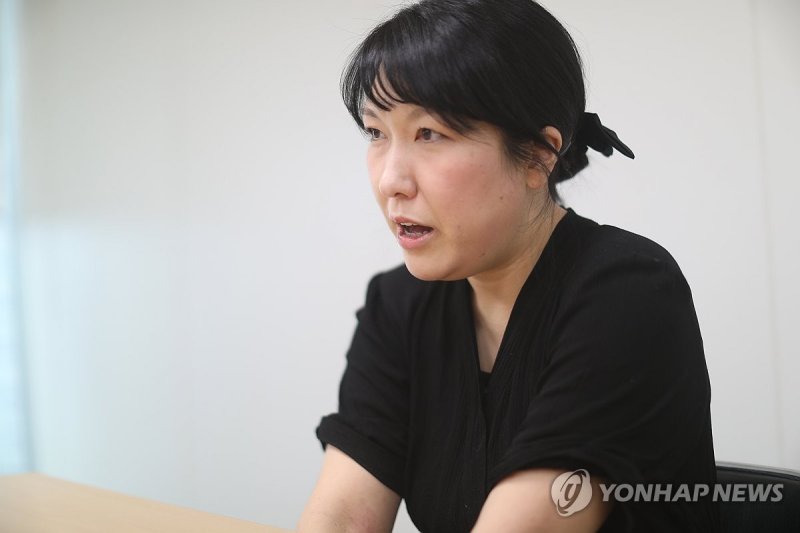 연합뉴스와 인터뷰 중인 김수빈 나부협 회장 (출처=연합뉴스)