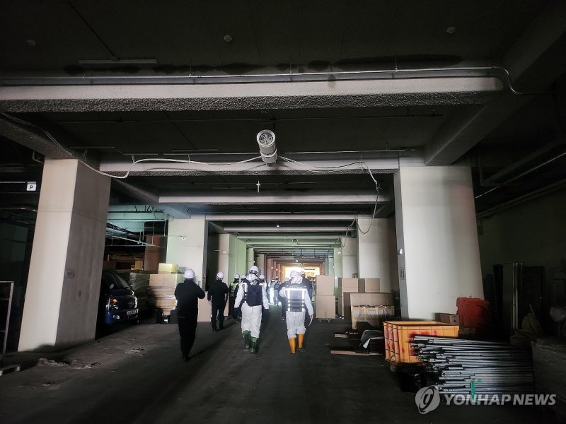 부산 반얀트리 호텔 공사장 화재 합동감식 (출처=연합뉴스)