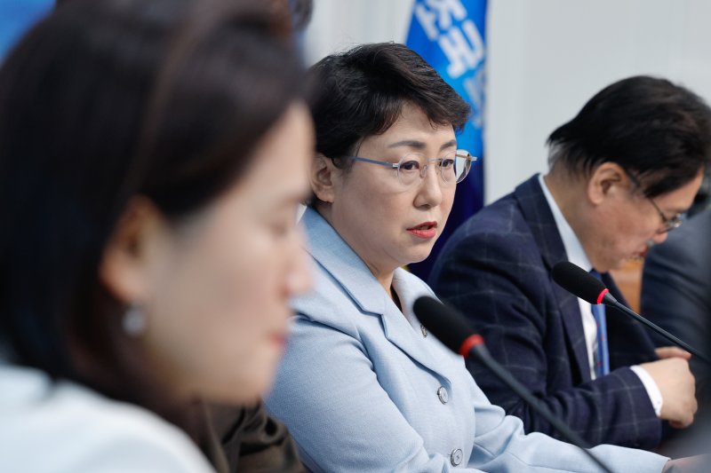 김선민 조국혁신당 대표 권한대행이 13일 오전 서울 여의도 국회에서 열린 최고위원회의에 참석해 모두 발언하고 있다. 2025.2.13/뉴스1 ⓒ News1 안은나 기자