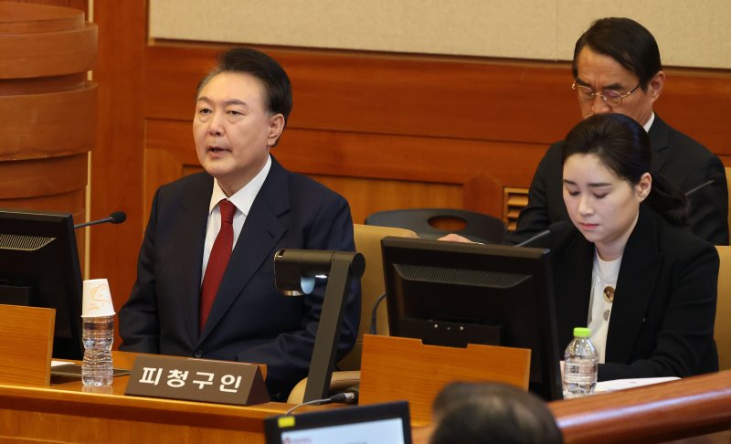 윤석열 대통령이 13일 서울 종로구 헌법재판소에서 열린 탄핵심판 8차 변론에 출석해 있다. 2025.2.13/뉴스1 ⓒ News1 사진공동취재단