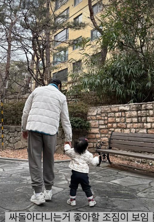 [서울=뉴시스] 이병헌과 딸의 모습. (사진=이민정 인스타그램 캡처) 2025.02.17. photo@newsis.com *재판매 및 DB 금지