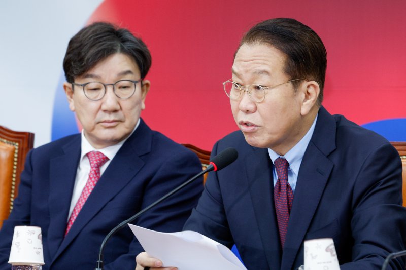 권영세 국민의힘 비상대책위원장이 17일 오전 서울 여의도 국회에서 열린 비상대책위원회의에 참석해 모두 발언하고 있다. 2025.2.17/뉴스1 ⓒ News1 안은나 기자