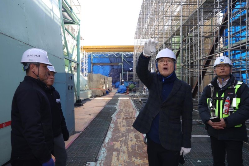 유인촌 문체부 장관, 문화시설 공사현장 안전관리 실태 점검 (출처=연합뉴스)