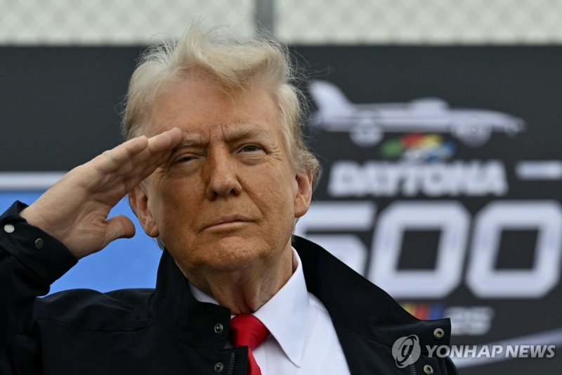 데이토나 500 경주장 찾은 트럼프 미국 대통령 (출처=연합뉴스)