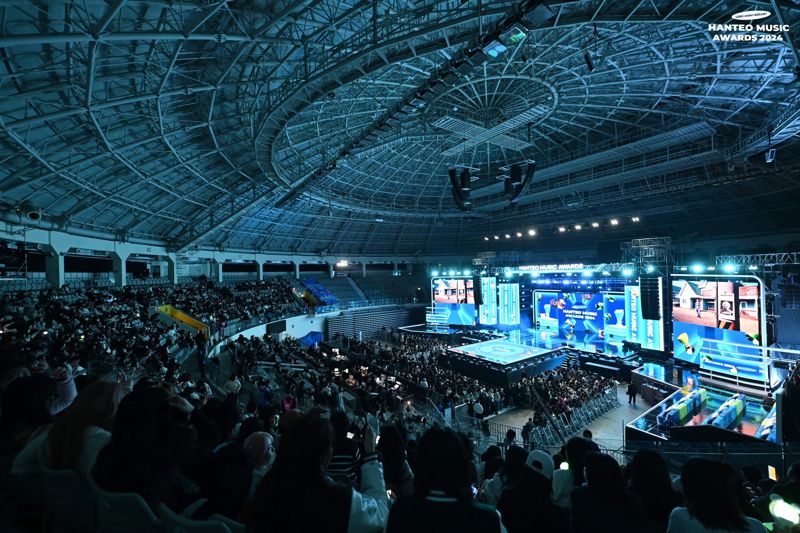 K팝 선후배가 함께 하는 ‘32주년 한터뮤직어워즈 2024’가 지난 14~16일 전야제를 포함해 3일간의 일정을 성황리에 마무리했다. 한터글로벌 제공