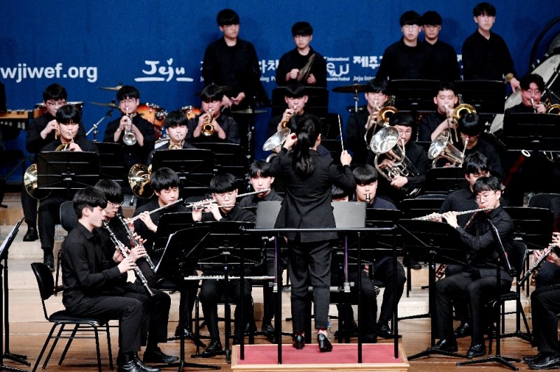 [제주=뉴시스] 제주국제관악제에서 오현고교 관악단 공연 모습. (사진=제주국제관악제 조직위원회 제공) photo@newsis.com *재판매 및 DB 금지