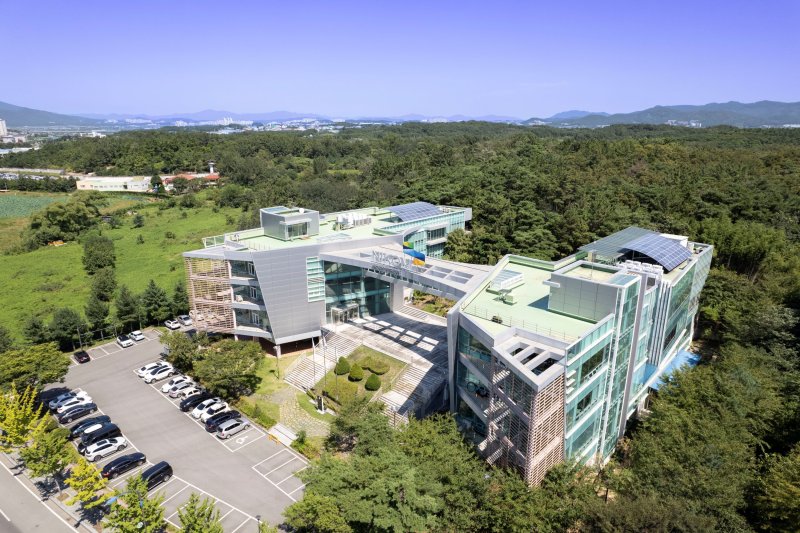 [서울=뉴시스]한국한의약진흥원은 세계보건기구(WHO) 본부 소속 전통·보완통합의학 협력센터로 재지정됐다고 17일 밝혔다. (사진= 한국한의약진흥원 제공) 2025.02.17. photo@newsis.com.