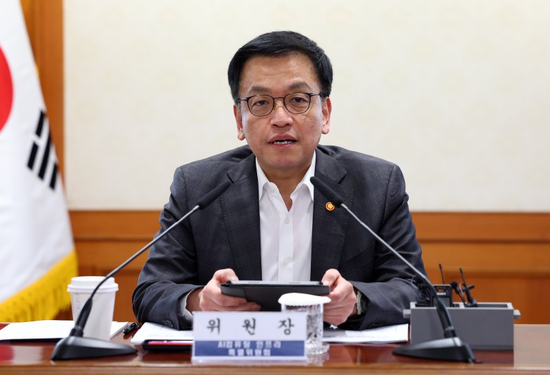 "세계 최고 AI 언어모델 개발 프로젝트 가동"...국가 AI위원회, 진흥책 드라이브 건다