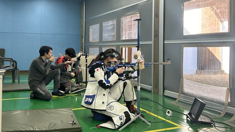 [서산=뉴시스] 일본 대학부 국가대표 사격팀 선수들이 17일 서산시종합사격장에서 훈련하고 있다. (사진=서산시 제공) 2025.02.17. photo@newsis.com *재판매 및 DB 금지