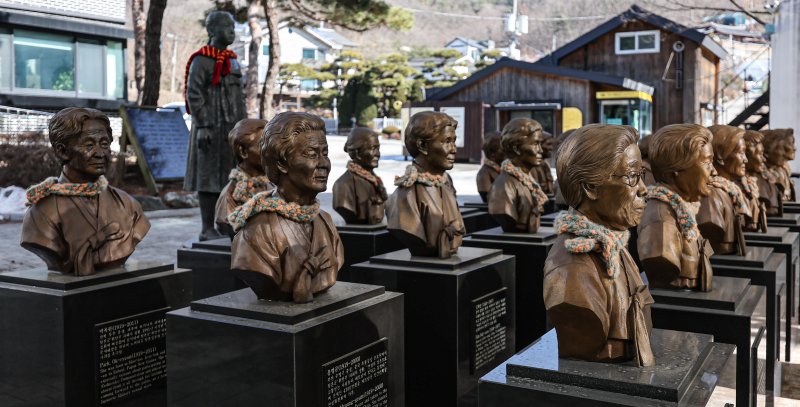 17일 경기 광주시 퇴촌면 나눔의집에 위안부 피해자 할머니들의 흉상이 세워져 있다. 2025.2.17/뉴스1 ⓒ News1 김도우 기자
