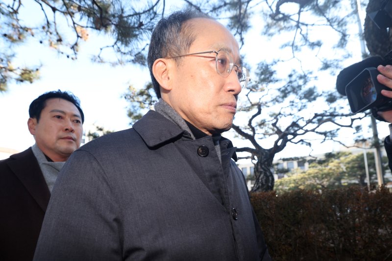 추경호 국민의힘 전 원내대표가 17일 서울 종로구 헌법재판소에서 헌법재판소 사무처장을 면담하기 위해 이동하고 있다. (공동취재) 2025.2.17/뉴스1 ⓒ News1 김성진 기자