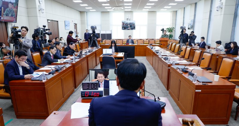김현태 육군 707특수임무단장이 17일 오후 서울 여의도 국회에서 열린 국방위원회 제422회국회(임시회) 제2차 전체회의에 출석해 현안 질의에 답하고 있다. 2024.2.17/뉴스1 ⓒ News1 안은나 기자