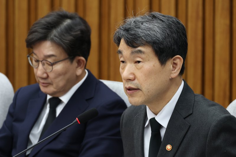 이주호 사회부총리 겸 교육부장관이 17일 오후 서울 여의도 국회에서 열린 학교 안전 강화를 위한 당정협의회에서 발언하고 있다. 2025.2.17/뉴스1 ⓒ News1 이광호 기자