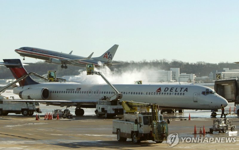지난달 항공 사고가 발생한 美 로널드 레이건 공항 (출처=연합뉴스)