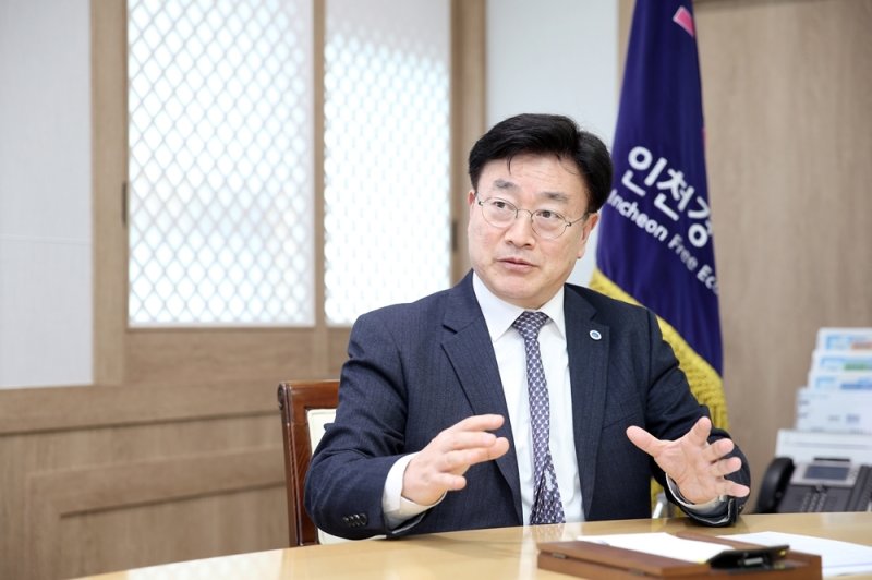 윤원석 인천경제자유구역청장이 뉴스1과 인터뷰를 하고 있다. (인천경제자유구역청 제공) / 뉴스1