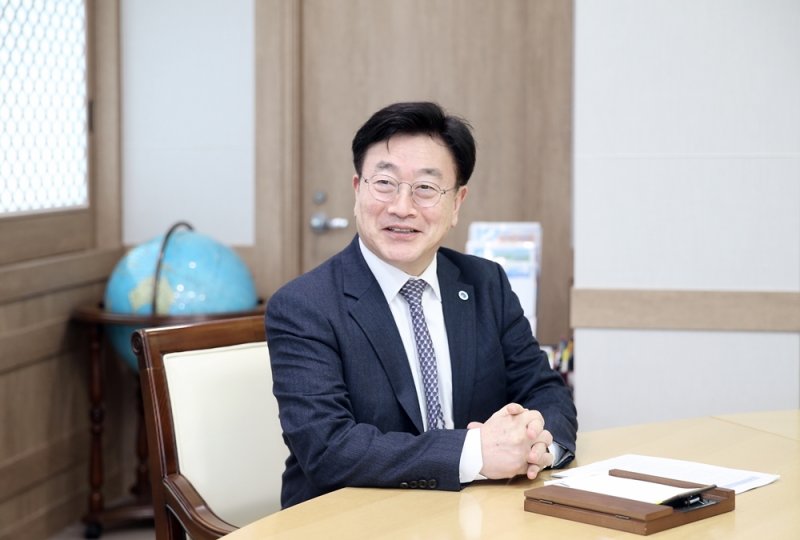 윤원석 인천경제자유구역청장이 뉴스1과 인터뷰를 하고 있다. (인천경제자유구역청 제공) / 뉴스1